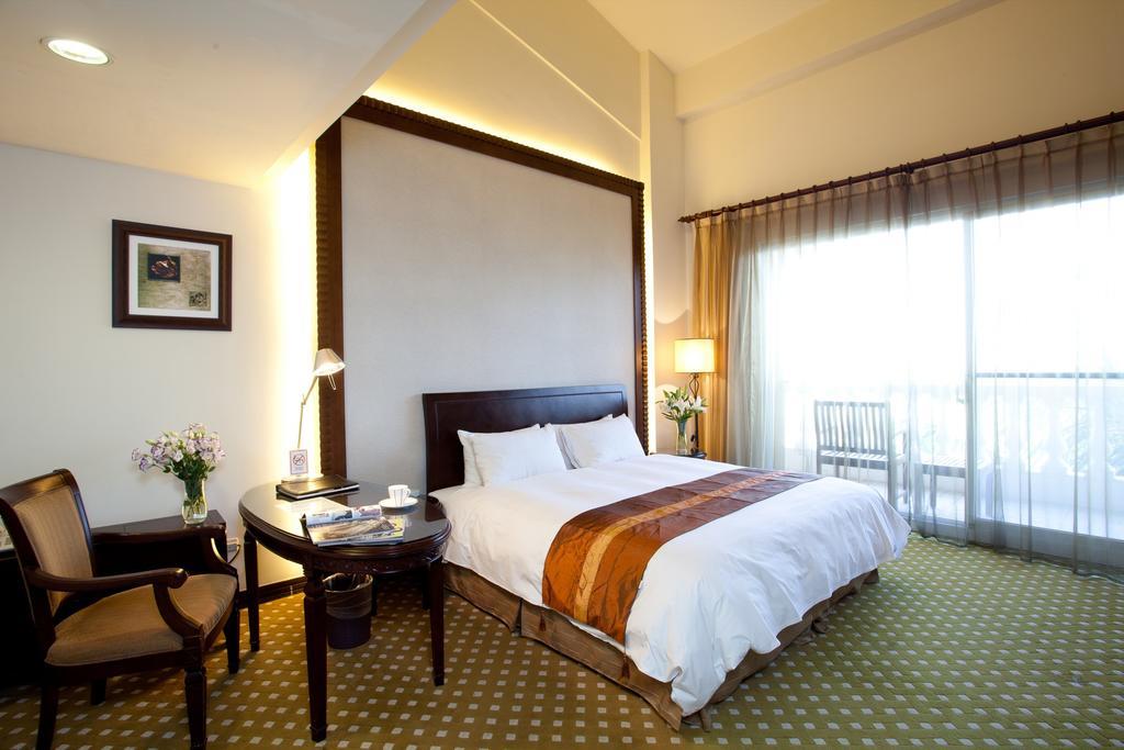Les Hotel Tainan Exterior photo