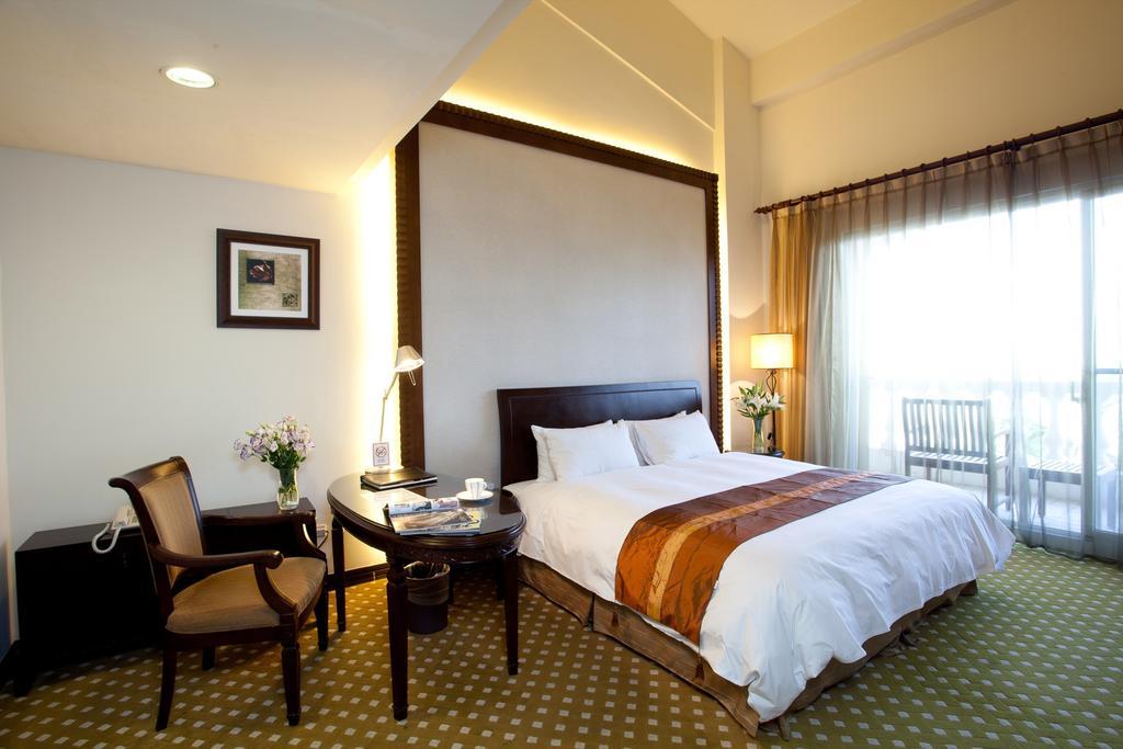 Les Hotel Tainan Exterior photo