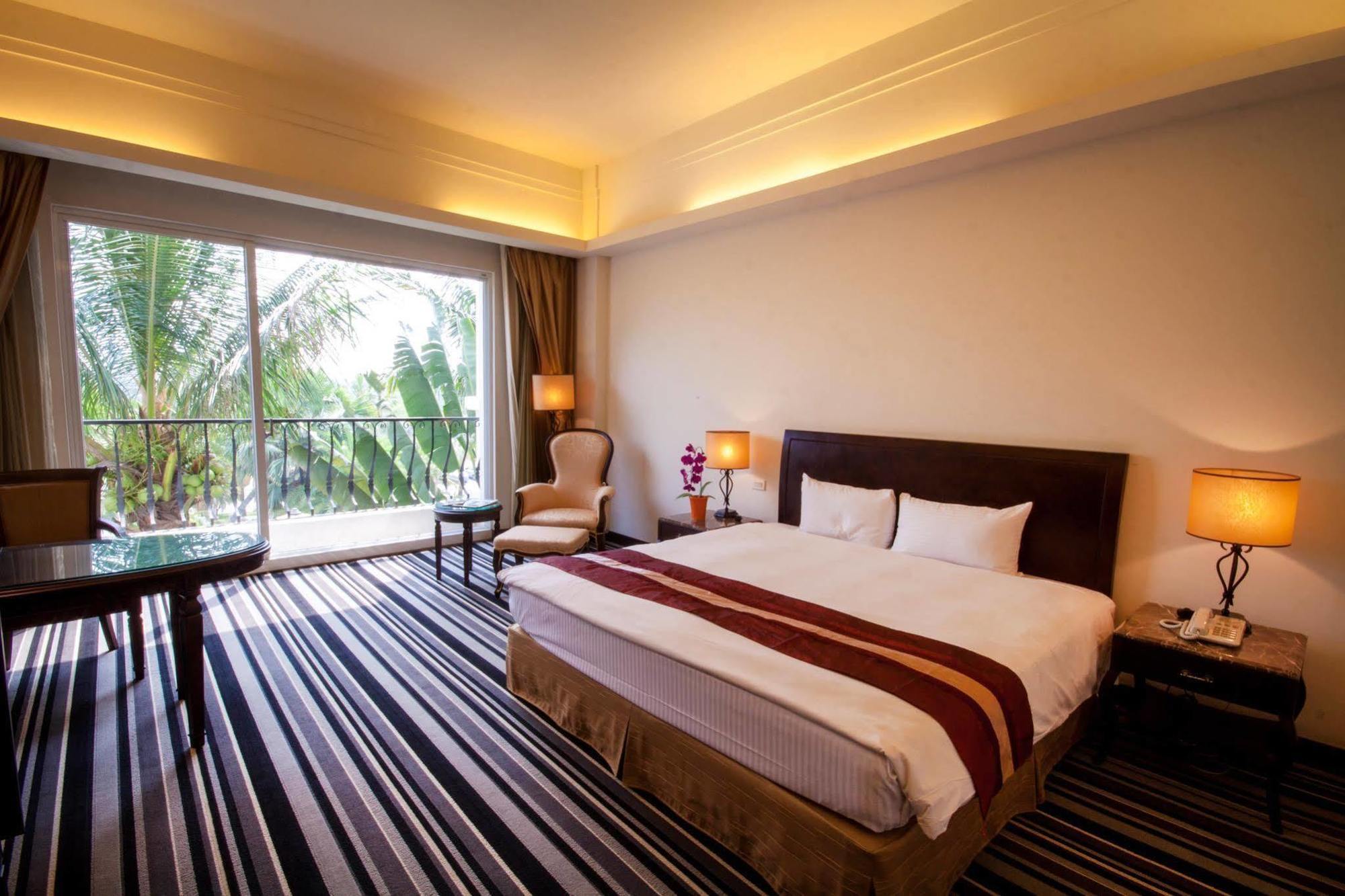 Les Hotel Tainan Exterior photo