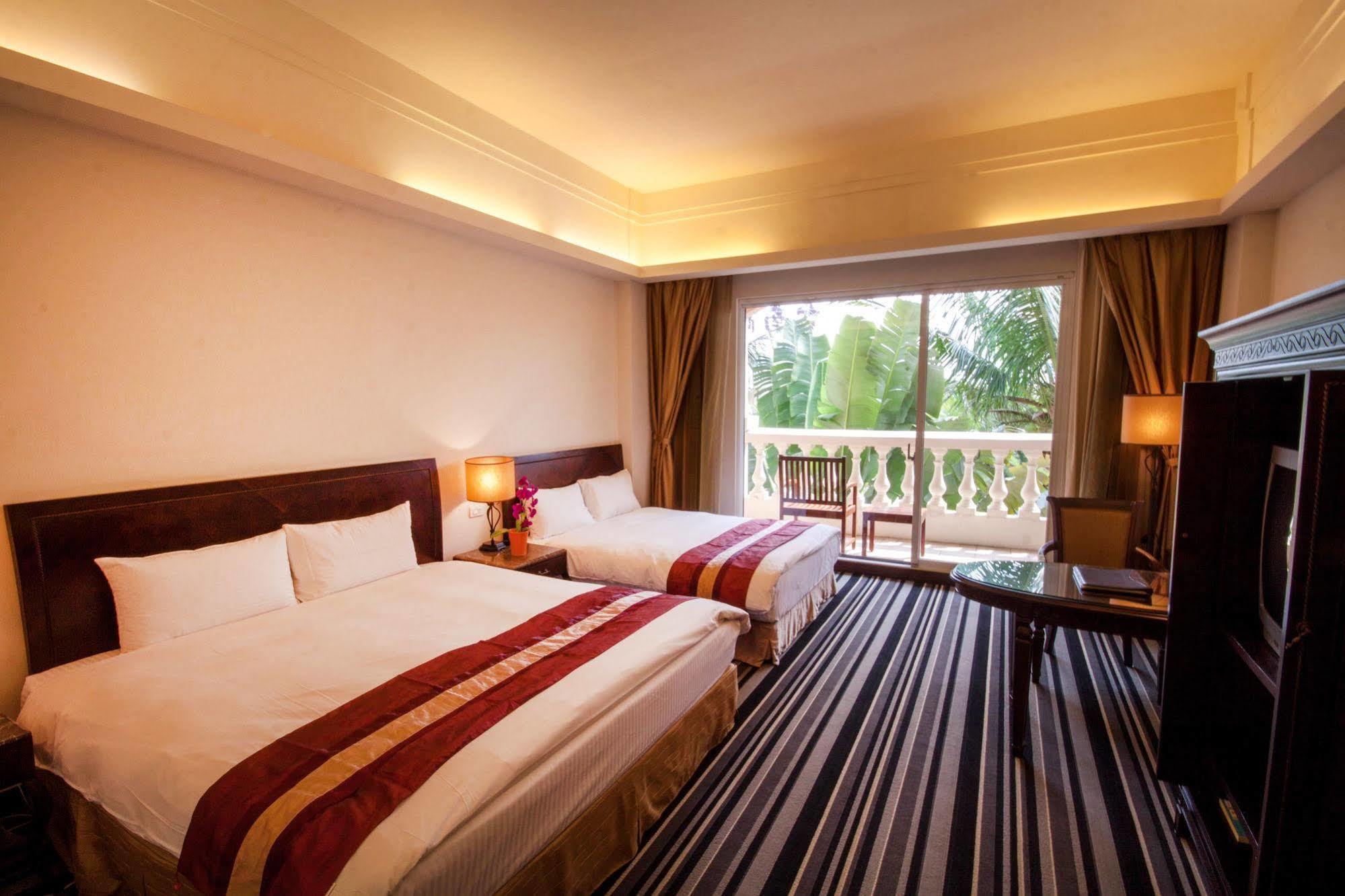 Les Hotel Tainan Exterior photo