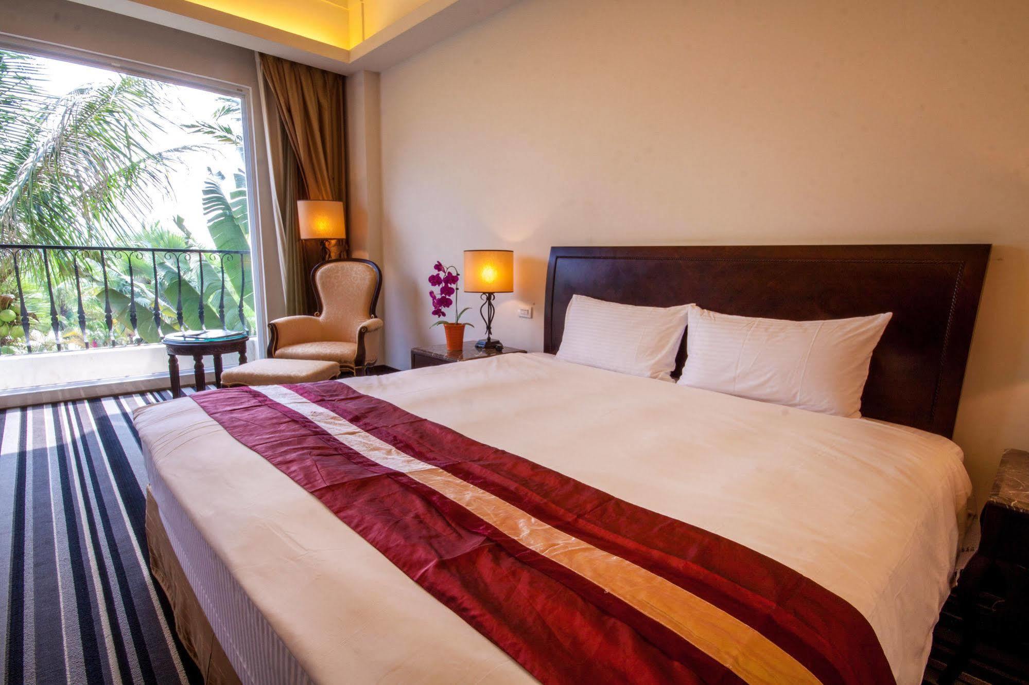 Les Hotel Tainan Exterior photo
